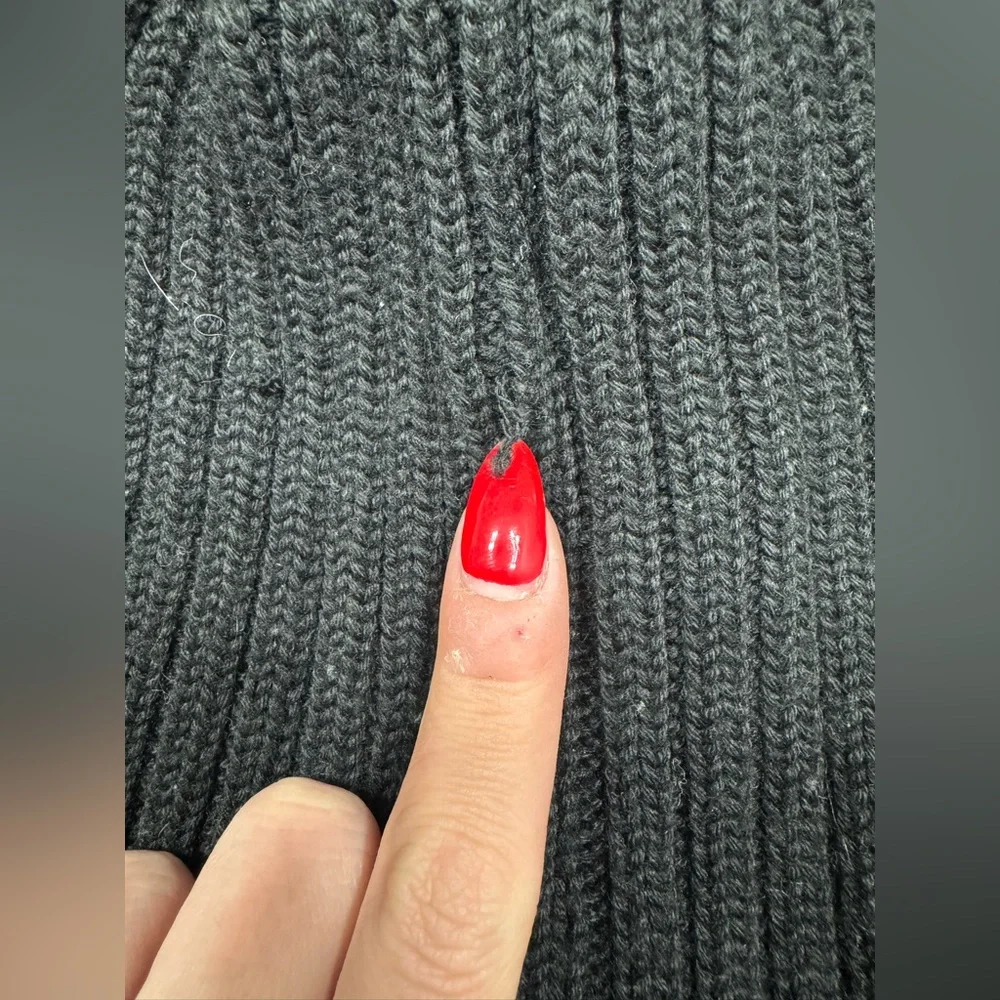 Mackage Doris Classic Knit Hat w/ Fur Pompom! - Picture 3 of 3